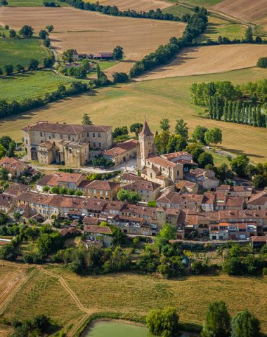 the village of Lavardens and its chateau