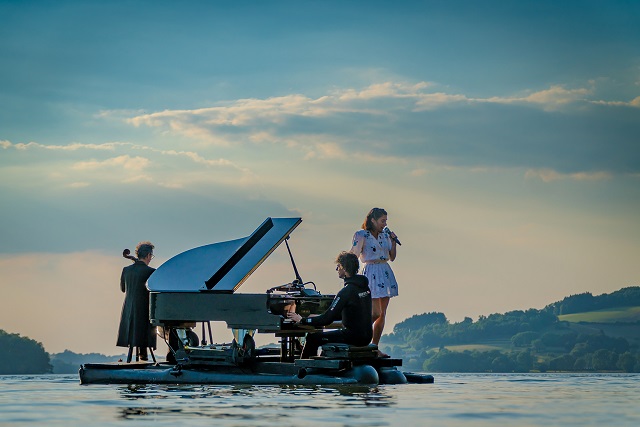 Piano du lac - spectacles de musiques flottantes © Sébastien Matharel