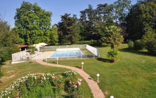 Swimming pool_Domaine du Bouscassé_Auch (2)