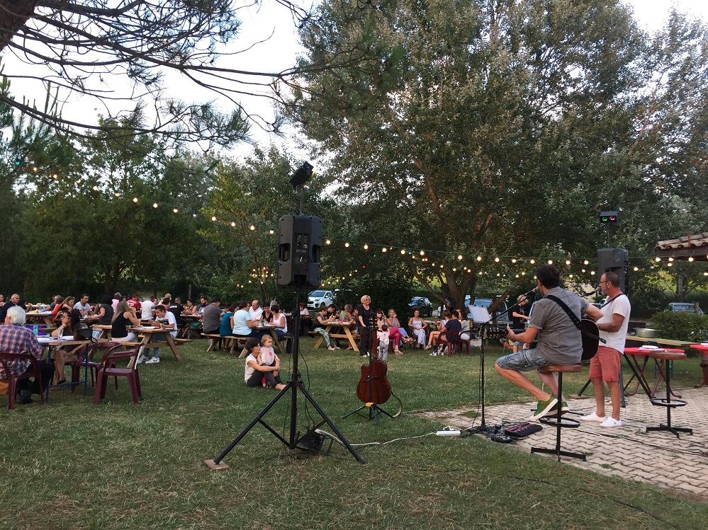 ginguette concert in the grass Lake Castéra-Verduzan