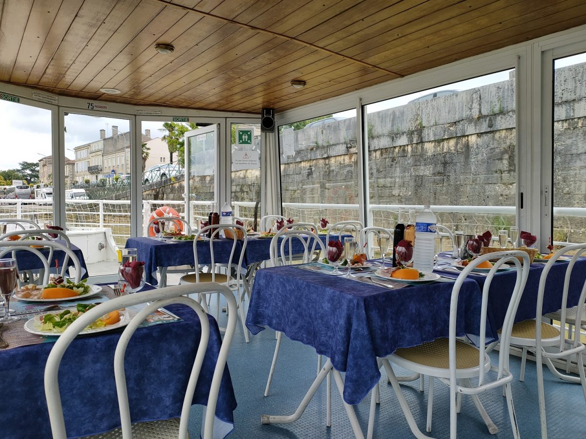 Déjeuner sur le bateau-dartagnan-echapees-gasconnes_Condom