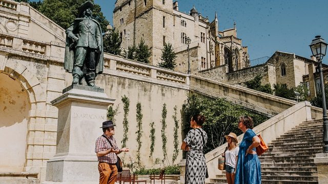 Statue d'Artagnan à l'escalier monumental à Auch