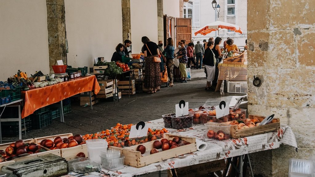Marché samedi halle aux herbes Auch