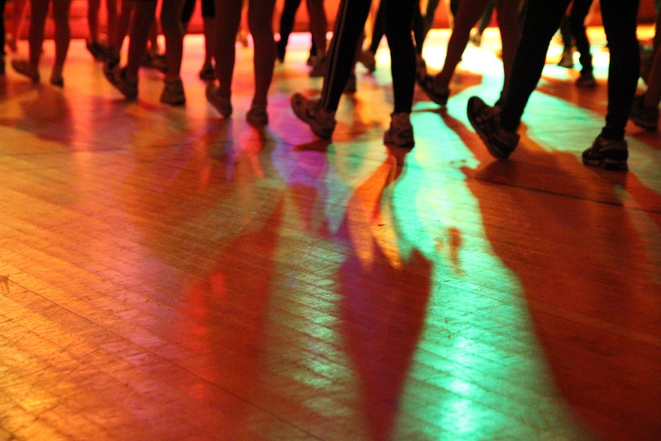 Auch_baile de salón © Google imágenes libres de derechos