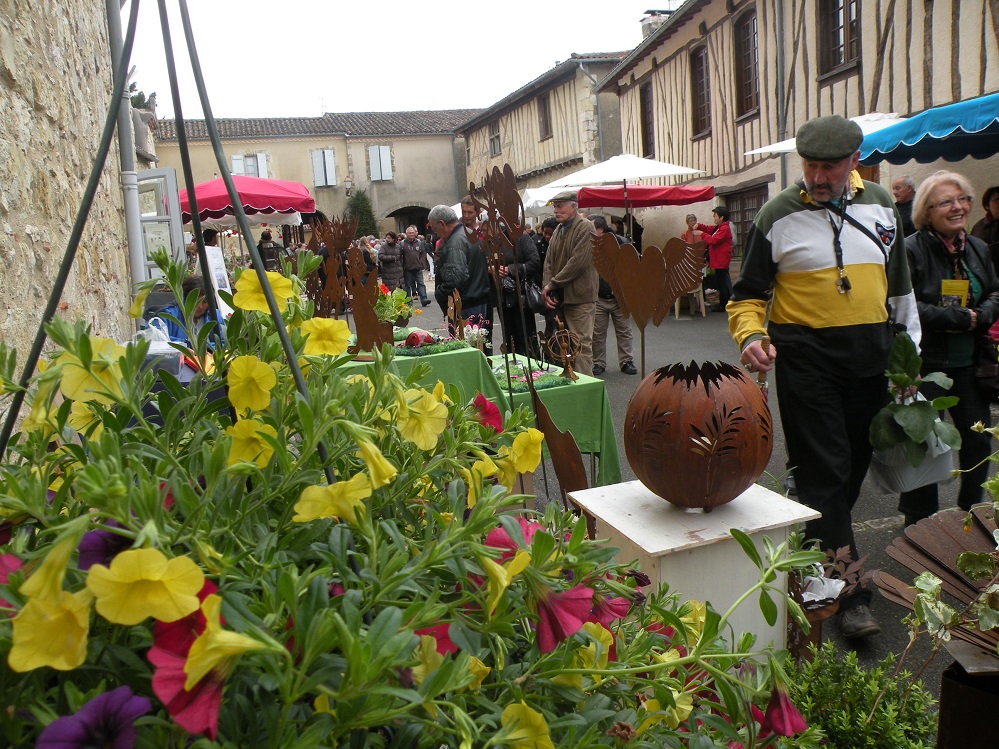 Créneaux fleuris le 1er mai à Montaut-les-Créneaux