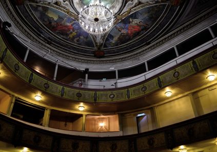 Théâtre : « Y&rsquo;a-t-il une femme pour sauver le monde? »