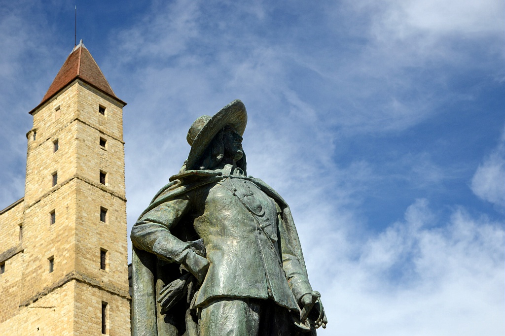 Statue of d'Artagnan and Tour d'Armagnac